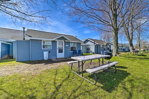 Steps away from Houghton Lake