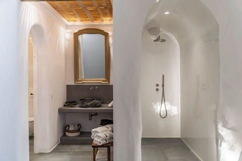 Premium Two Bedroom Villa Private Heated Pool | Minibar, in-room safe, blackout drapes, soundproofing