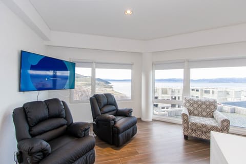 Apartment (Turek G-G) | Living area | TV