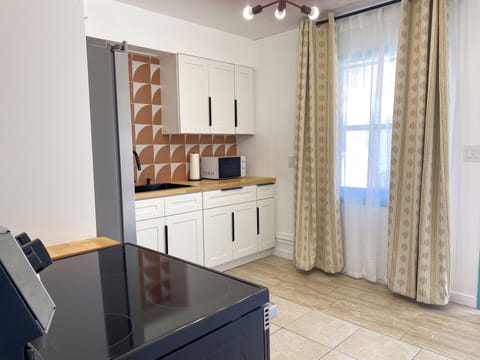 Premier Suite, 2 Bedrooms | Private kitchen