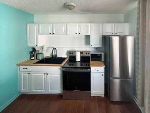 Standard Suite, 1 Queen Bed with Sofa bed | Private kitchen