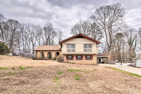 Douglasville Vacation Rental | 3BR | 2BA | Steps Required for Access