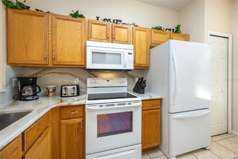 Quartz counter top and backsplash; new appliances; and kitchen pantry