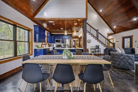 Separate dining table right off of the kitchen at White Tail Retreat