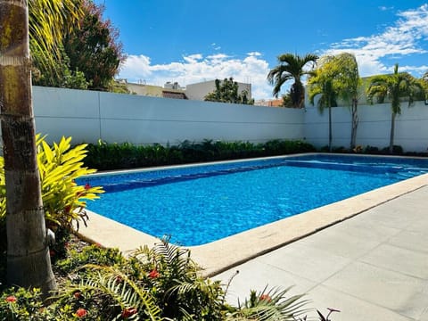Piscina dentro del coto