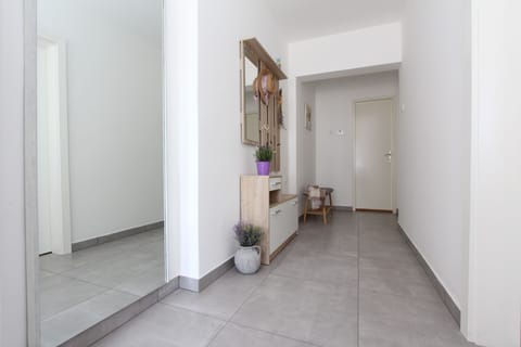 Apartment (CASA MIRANDA One-Bedroom Apartment) | Living area | 60-cm flat-screen TV with satellite channels