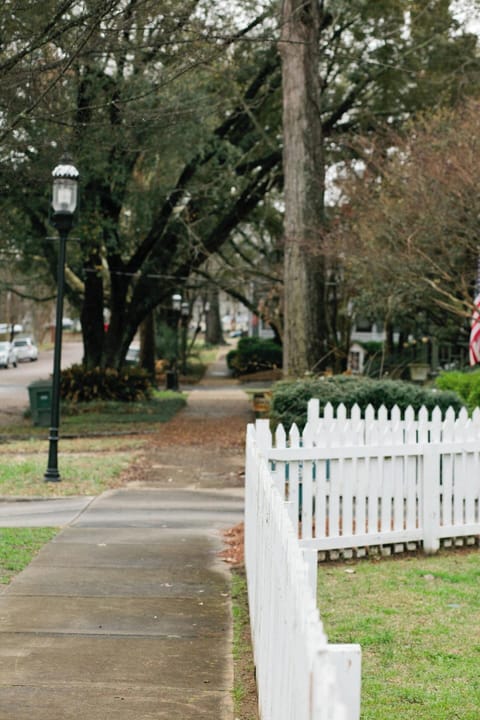 You'll fall in love with this neighborhood!