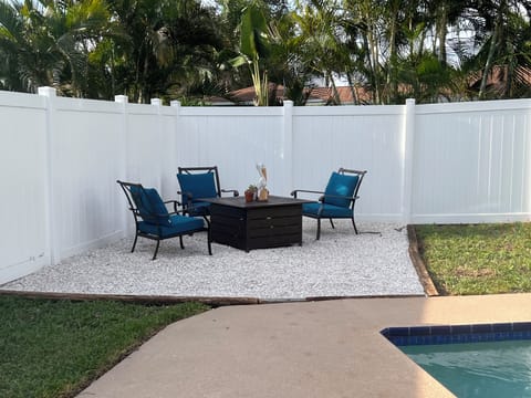 Backyard firepit table and chairs lounge area