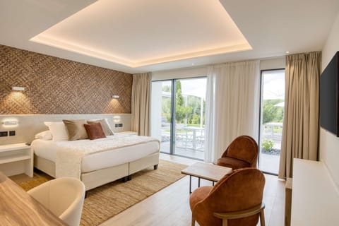 Exclusive Suite, 1 King Bed, Terrace, Golf View | Premium bedding, minibar, in-room safe, desk