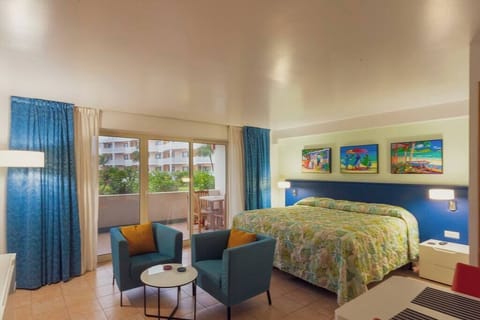 Our beautifully appointed studio condo offers a perfect blend of comfort and style, ideal for couples or solo travelers. With sleek furnishings and thoughtful touches, it’s your personal retreat in paradise.