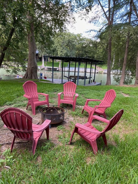 Gather round the fire pit for hot dogs and s’mores!  BBQ grill is available too