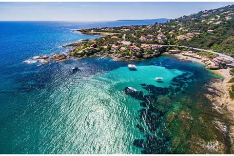 We are directly above Calanque Bonne Eau, and have views, views, views.