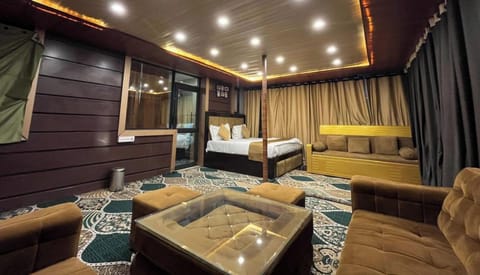 Maharaja Suite 10 Pax | Premium bedding, in-room safe, individually furnished