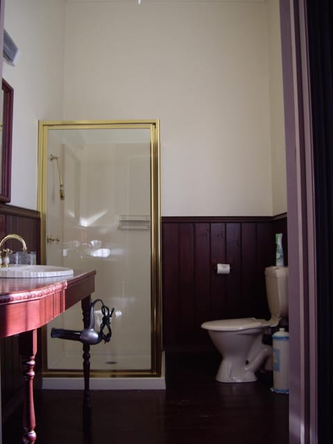 Standard Double or Twin Room, 1 Bedroom, Garden View | Bathroom | Deep soaking tub, free toiletries, hair dryer, towels