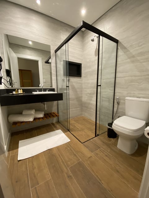 Minibar, soundproofing, free WiFi, bed sheets