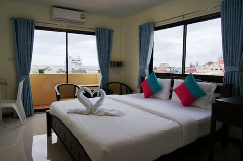 Deluxe Double room with Ocean View | In-room safe, rollaway beds, free WiFi