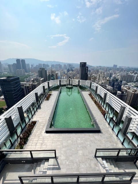 Te swimming pool on the top floor is open in summer: 04/01~10/31