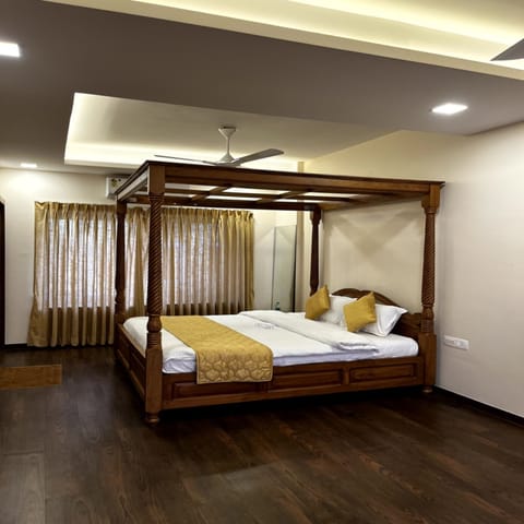Superior Apartment | Individually furnished, desk, laptop workspace, soundproofing