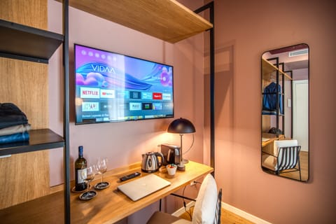 Deluxe Double Room | Hypo-allergenic bedding, minibar, in-room safe, desk
