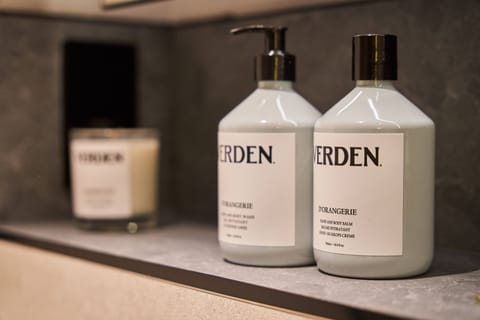 Standard Room, 1 King Bed | Bathroom | Hair dryer, bathrobes, slippers, towels