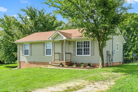 Check in to this super sweet and fully stocked home.. Simple access with smart lock and simple entry. Relax! We've got you covered.