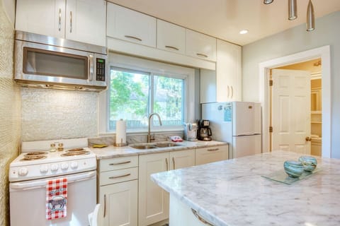 Fully equipped kitchen with marble counters