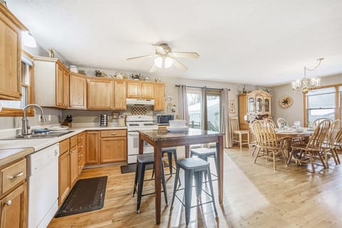 Twelve seats for everyone to dine together