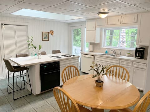 Dining table with seating for four just adjacent to the snack bar
