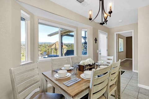 House, Multiple Beds, Hot Tub, Mountain View (Shuteye View Ranch) | Dining
