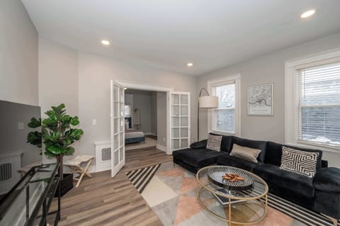 Condo, 1 Queen Bed, Kitchen | Living area | 40-inch TV with digital channels
