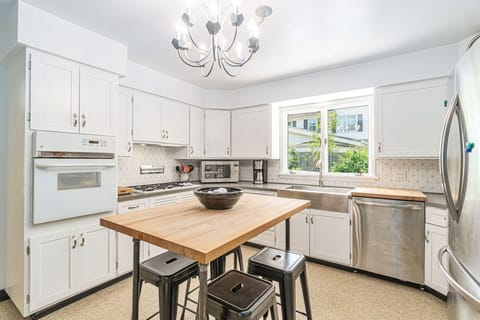 Beautiful kitchen to make and enjoy meals at home