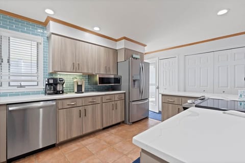Kitchen with stainless steal appliances... Keurig and traditional coffee pot available!