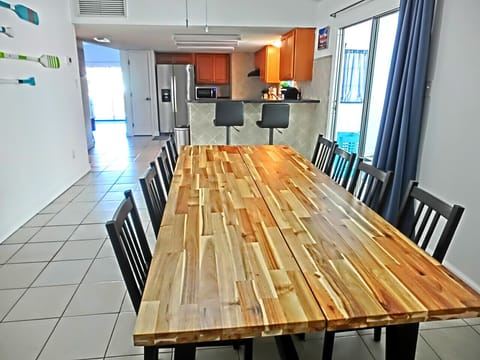 Family dinners at the table