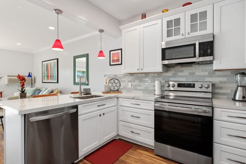 Full Kitchen with Dishwasher