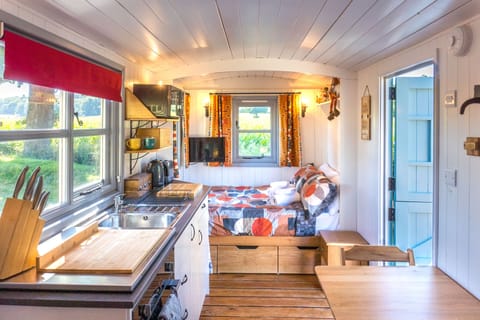 Comfort Cabin | Private kitchen | Toaster