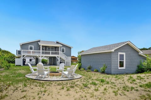 Exterior / Firepit - Back