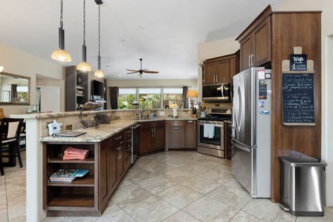 Everything you need to prepare and enjoy snacks and meals...