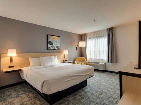 Room, 1 King Bed | Desk, laptop workspace, blackout drapes, iron/ironing board