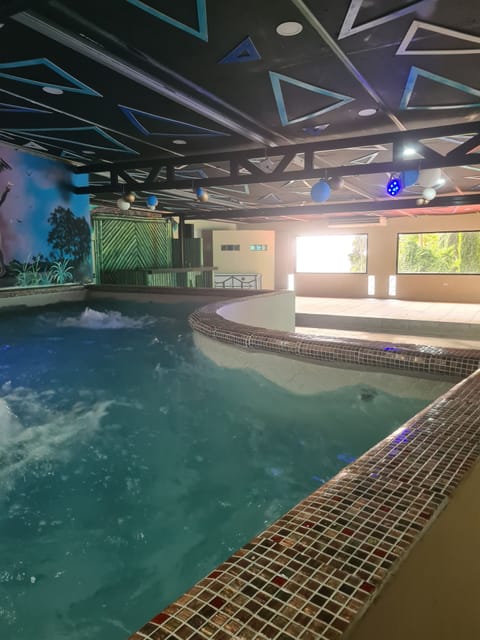 Indoor pool, 2 outdoor pools