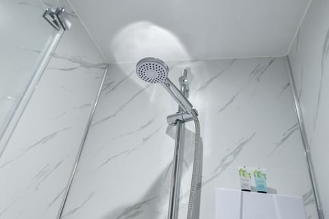 Comfort Single Room | Bathroom | Shower, hair dryer, towels, soap