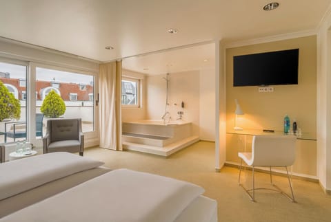 Superior Double Room | Hypo-allergenic bedding, individually decorated, desk, laptop workspace