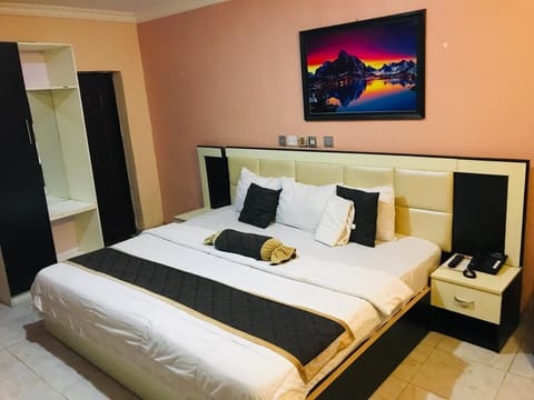 Luxury Room | 1 bedroom, laptop workspace, free WiFi