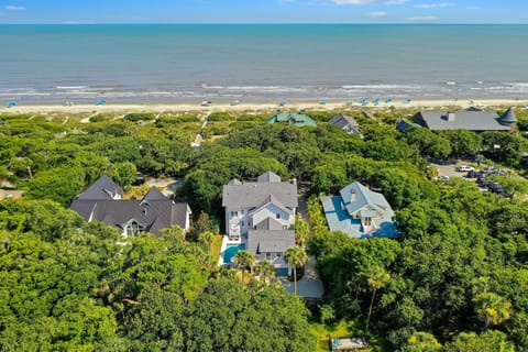 Welcome to 2B Eugenia! Your island oasis awaits.