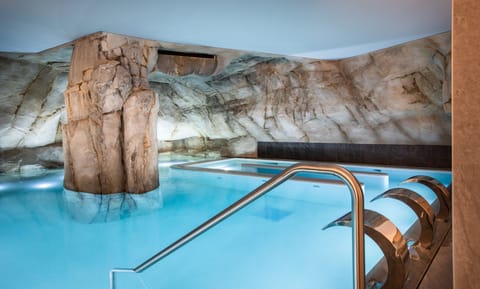 Couples treatment rooms, sauna, hot tub, steam room, Turkish bath