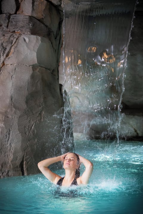 2 indoor pools, seasonal outdoor pool, sun loungers