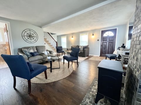 Living Room & Seating Area