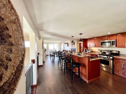 Kitchen & Dining Area | Keurig & Drip Coffee Makers