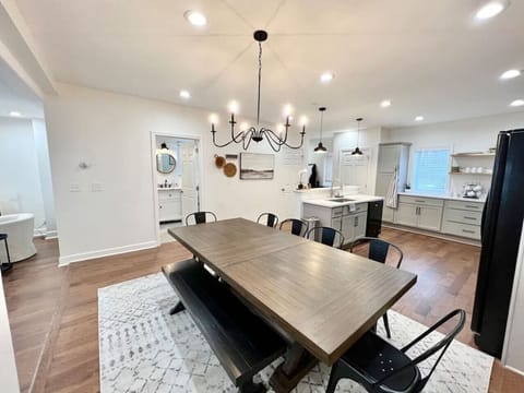 Kitchen & Dining Area