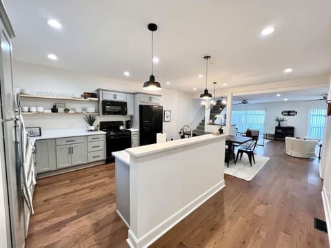 Kitchen & Dining Area