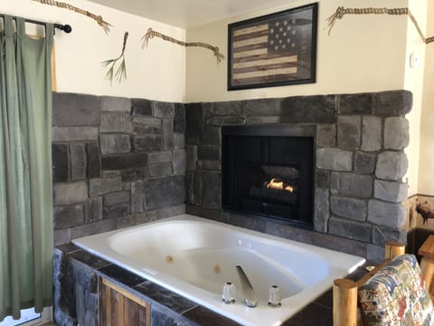 Jetted tub